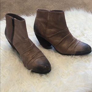 Worn once! Beautiful Vince Camuto booties